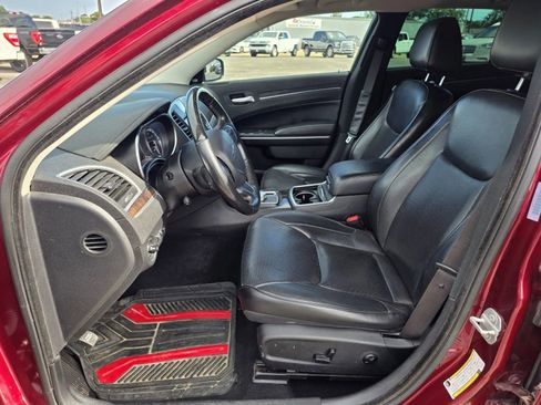 Used 2019 Chrysler 300 Limited AWD/4WD image 11