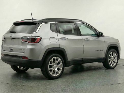 Used 2025 Jeep Compass Limited image 9