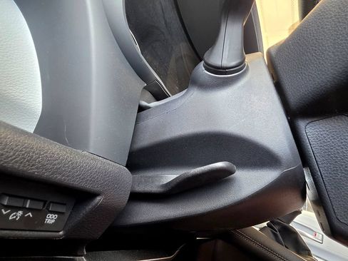 Used 2026 Toyota Sienna XLE FWD image 26