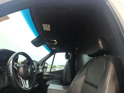 Used 2021 Freightliner Sprinter 2500 RWD image 6
