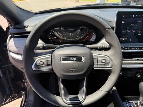 Used 2024 Jeep Compass Latitude AWD/4WD image 17