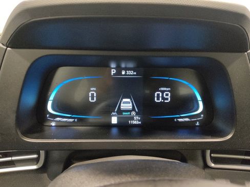 Used 2025 Hyundai Elantra SE FWD image 23
