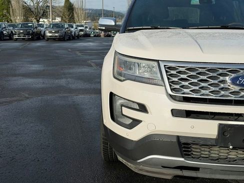 Used 2017 Ford Explorer Platinum image 8