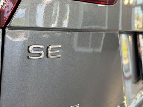 Used 2023 Volkswagen Tiguan SE R-Line image 35