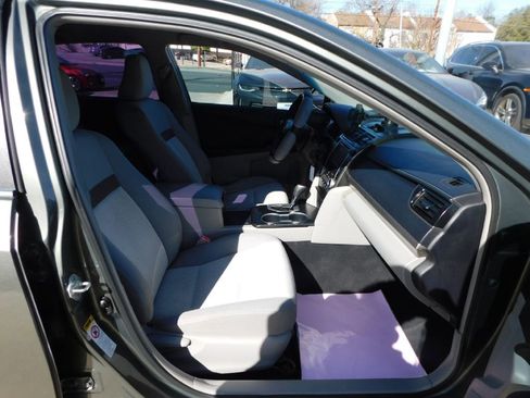 Used 2012 Toyota Camry LE image 40