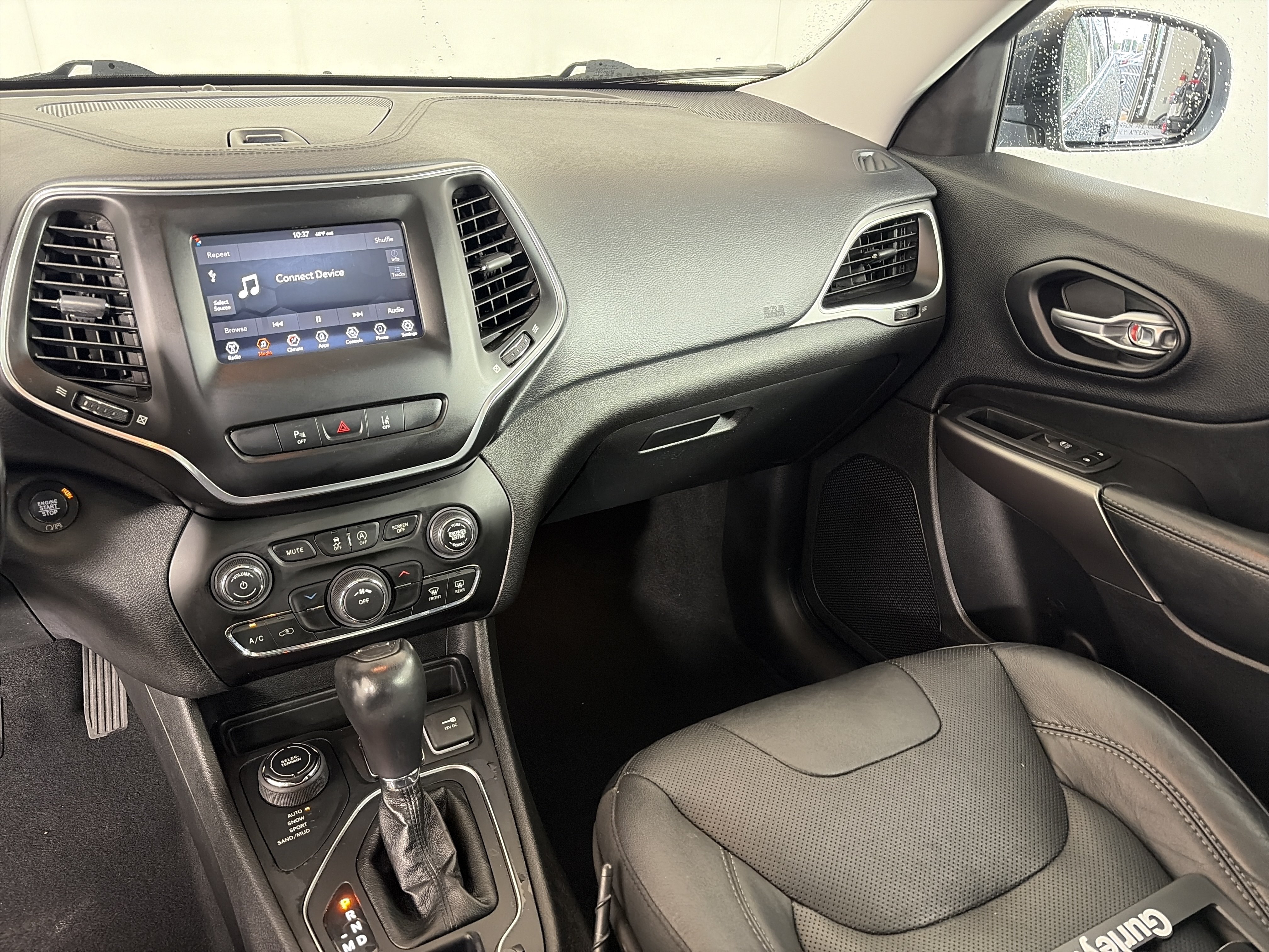 Used 2021 Jeep Cherokee Latitude Lux w/ Sun & Sound Group AWD/4WD image 4