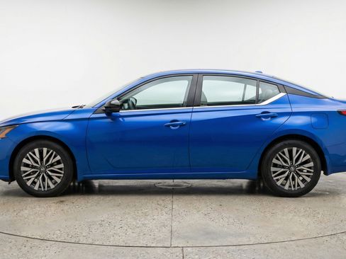 Used 2025 Nissan Altima 2.5 SV FWD image 5