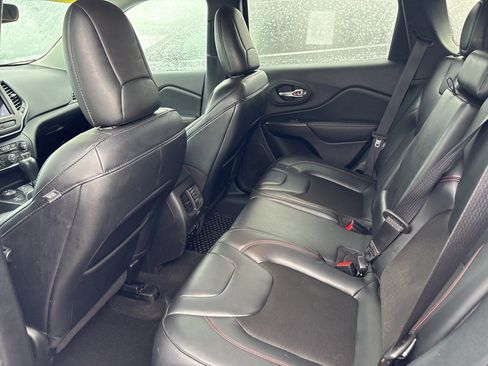 Used 2020 Jeep Cherokee Trailhawk w/ Comfort/Convenience Group image 8