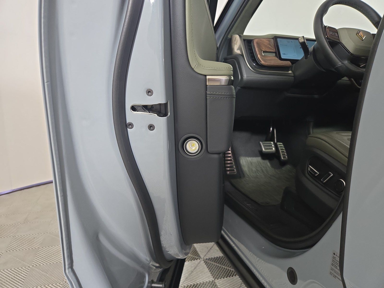 Used 2024 Rivian R1T Adventure Dual AWD/4WD image 30
