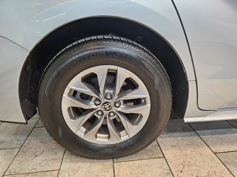 Used 2021 Toyota Sienna XLE image 8