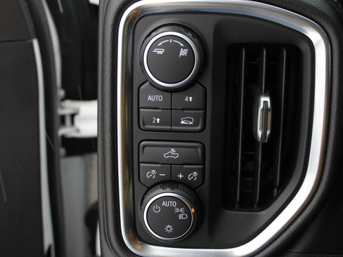 Used 2019 Chevrolet Silverado 1500 LT w/ All-Star Edition image 9