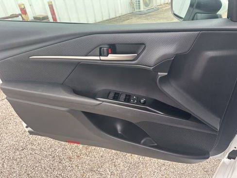 Used 2025 Toyota Camry SE FWD image 38