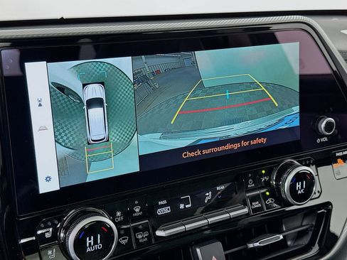 New 2026 Toyota Highlander Platinum image 14