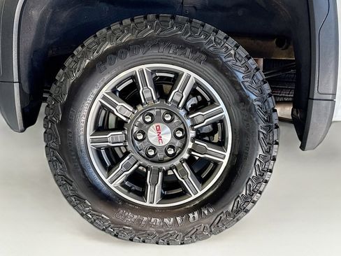 Used 2025 GMC Sierra 1500 AT4 image 29