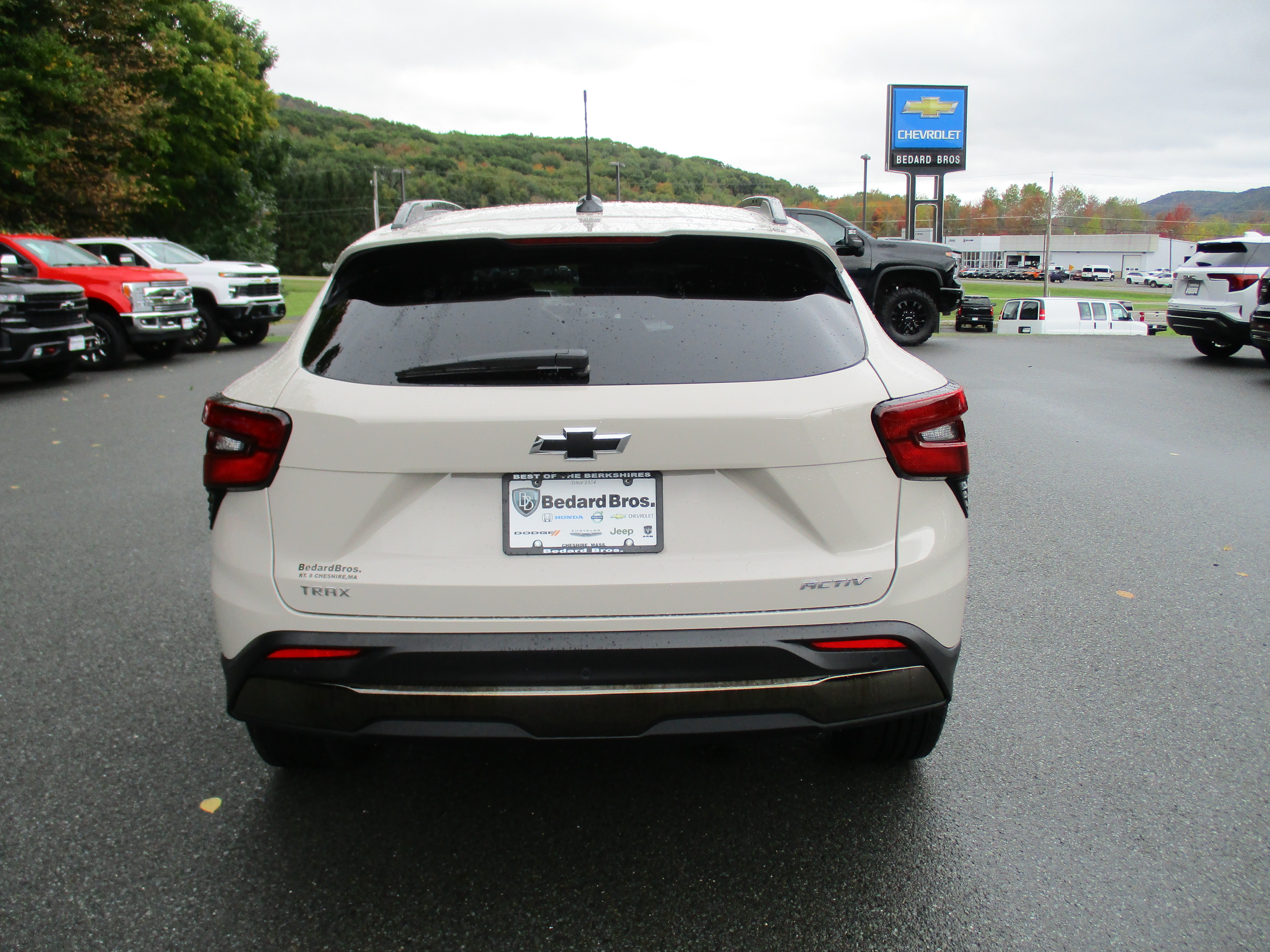 Used 2026 Chevrolet Trax ACTIV w/ Sunroof Package FWD image 6
