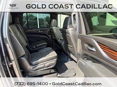 Used 2023 Cadillac Escalade ESV Premium Luxury AWD/4WD image 9