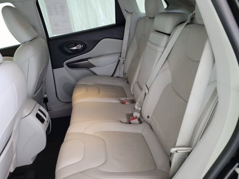 Used 2019 Jeep Cherokee Limited image 52