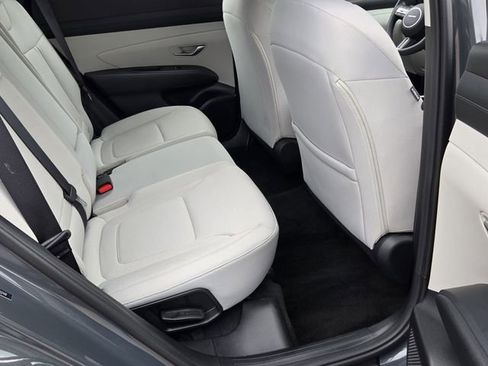 Used 2025 Hyundai Tucson SE image 15