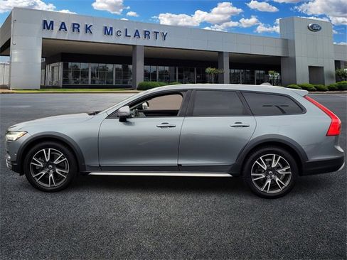 Used 2017 Volvo V90 T6 Cross Country image 6