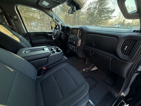 Used 2025 Chevrolet Silverado 2500 Custom w/ Custom Value Package image 8