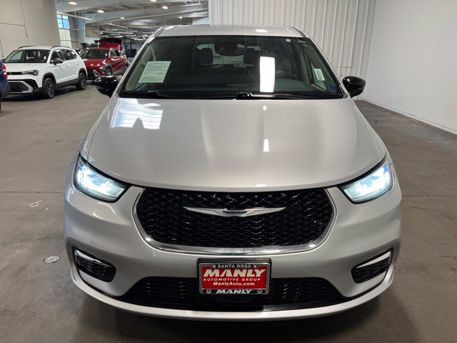 Used 2024 Chrysler Pacifica Touring-L FWD image 8