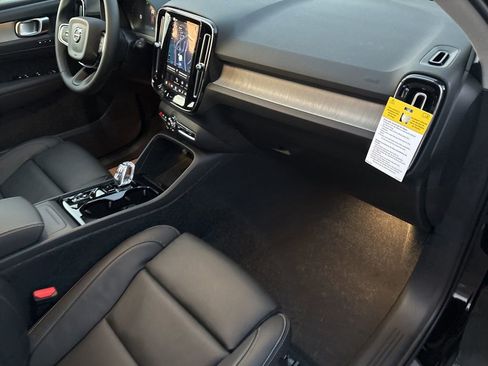 New 2026 Volvo XC40 B5 Plus w/ Protection Package Premier AWD/4WD image 39