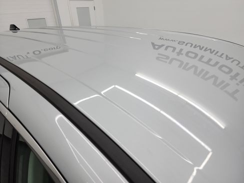 Used 2024 Chrysler Pacifica Touring-L image 4