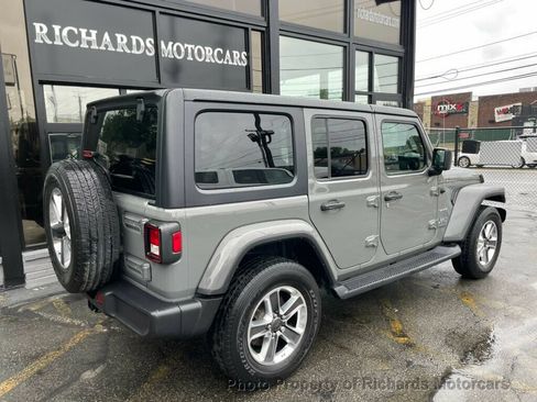 Used 2021 Jeep Wrangler Unlimited Sahara w/ Dual Top Group AWD/4WD image 3