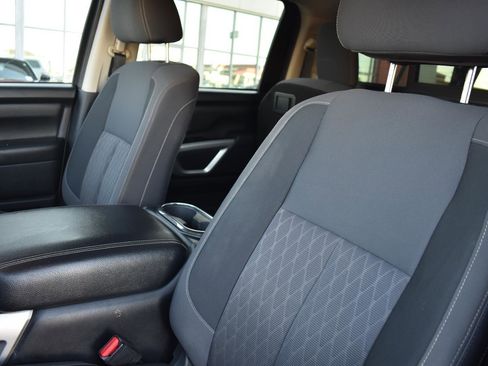 Used 2021 Nissan Titan SV w/ SV Convenience Package image 31