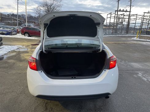 Used 2019 Toyota Corolla LE image 13