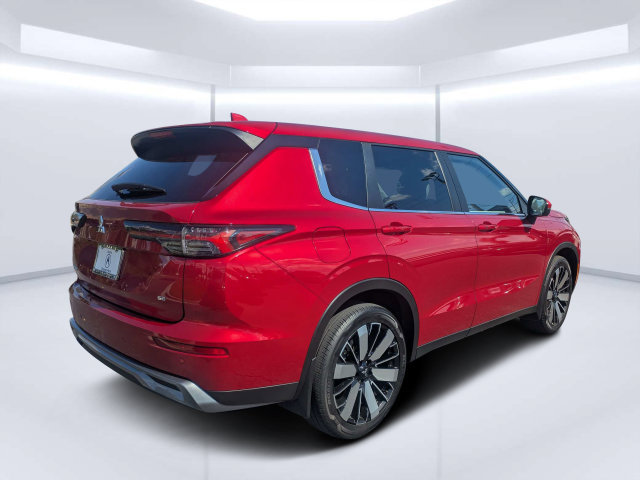 Used 2025 Mitsubishi Outlander SE FWD image 3