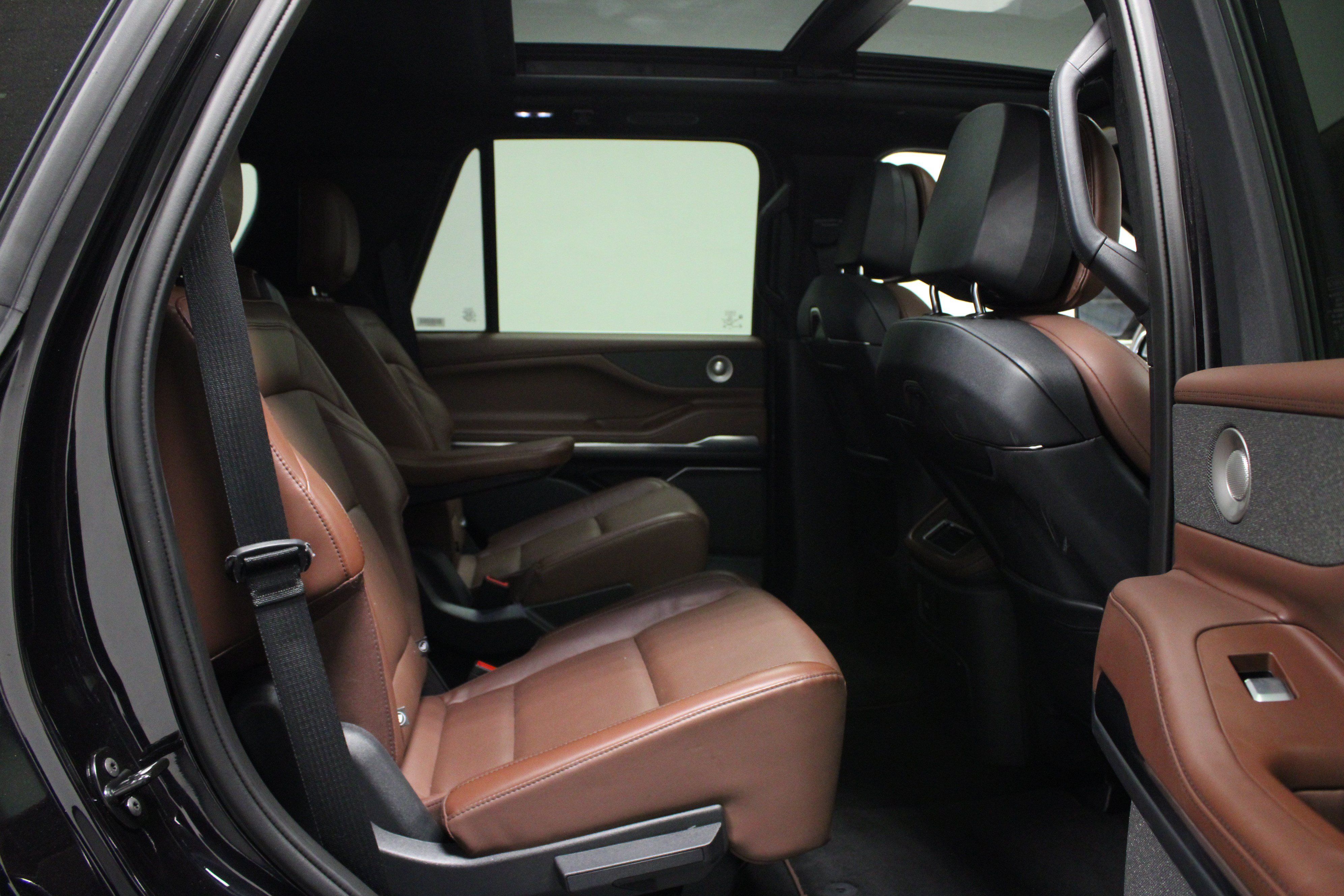 Used 2025 Lincoln Navigator Reserve AWD/4WD image 16