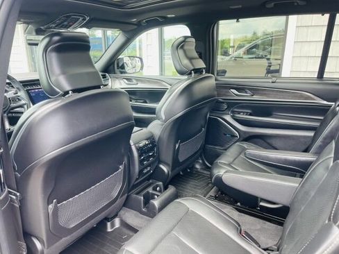 Used 2022 Jeep Grand Cherokee L Overland w/ Advanced Protech Group III AWD/4WD image 15