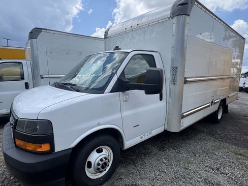 Used 2021 GMC Savana 3500 Extended w/ Power Convenience Package image 4