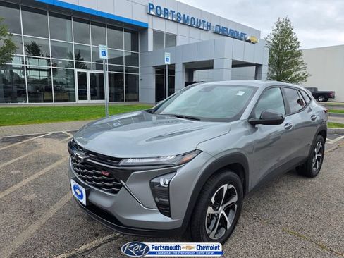 Used 2024 Chevrolet Trax RS FWD image 1