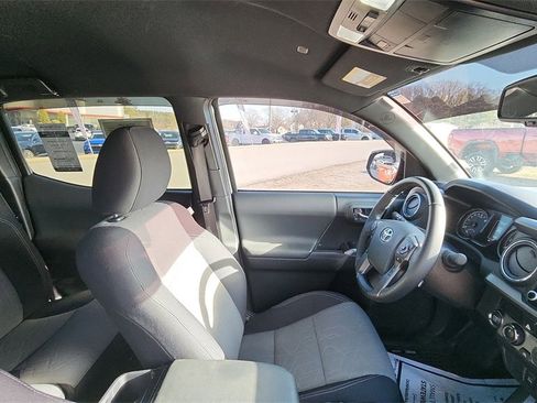 Used 2023 Toyota Tacoma TRD Sport image 13