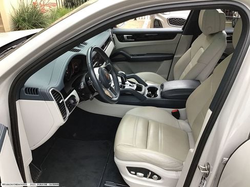 Used 2021 Porsche Cayenne AWD/4WD image 12