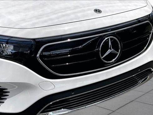 Certified 2023 Mercedes-Benz EQB 300 4MATIC w/ Exclusive Package image 29