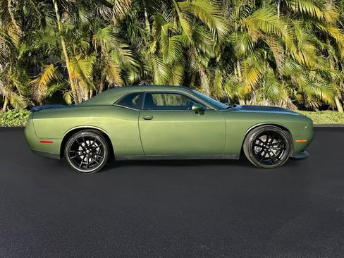 Used 2022 Dodge Challenger R/T w/ T/A Package image 4