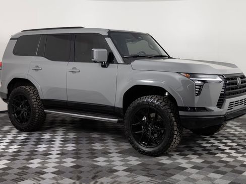 Used 2025 Lexus GX 550 w/ Accessory Package (2T) AWD/4WD image 10