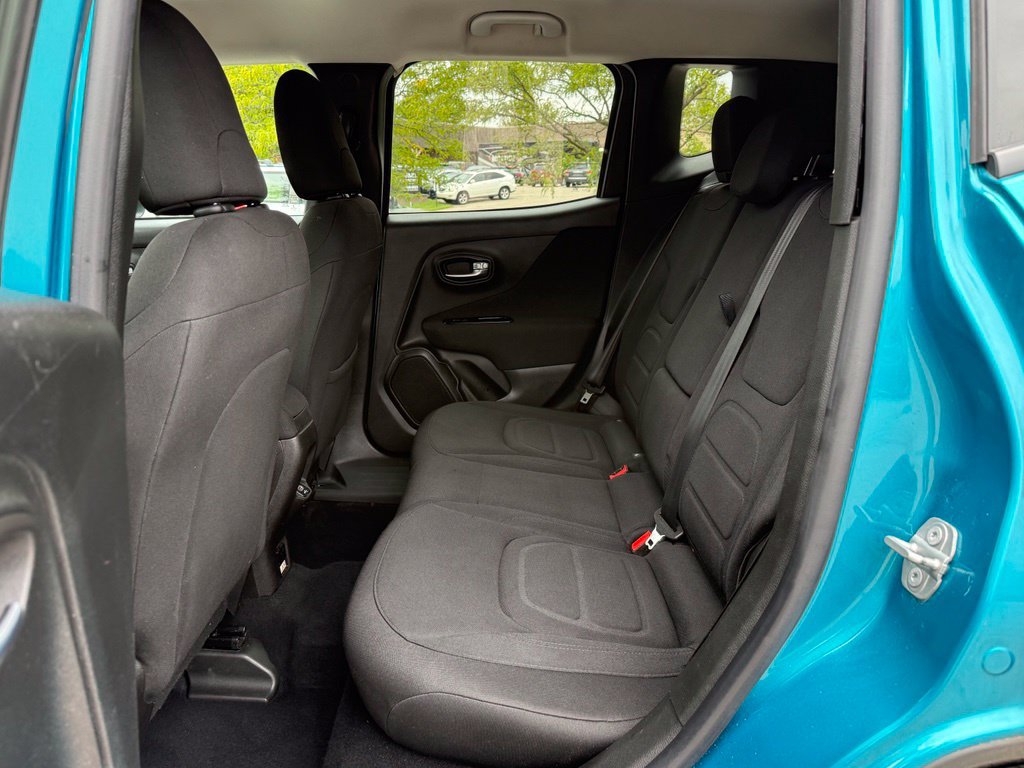 Used 2021 Jeep Renegade Latitude w/ Luxury Group I AWD/4WD image 14