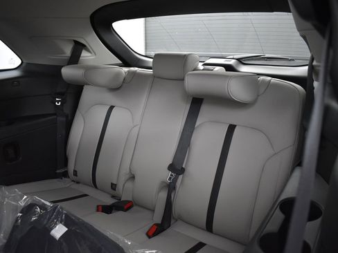 Certified 2025 MAZDA CX-90 3.3 Turbo w/ Preferred Package image 27