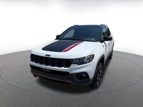 Used 2025 Jeep Compass Trailhawk AWD/4WD image 5
