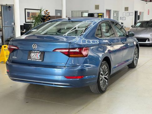 Used 2019 Volkswagen Jetta SE w/ Cold Weather Package FWD image 2