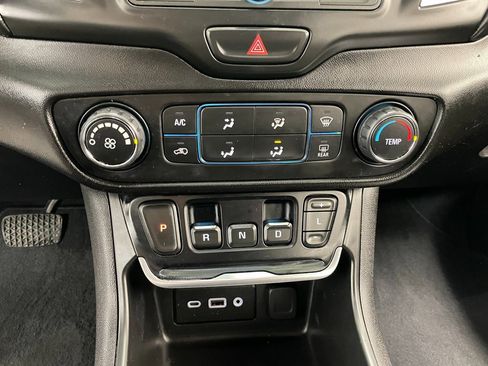 Used 2018 GMC Terrain SLE image 27