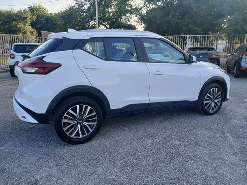 Used 2022 Nissan Kicks SV FWD image 7