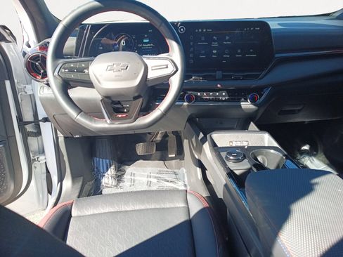 Used 2025 Chevrolet Equinox RS w/ Safety and Technology Package image 3