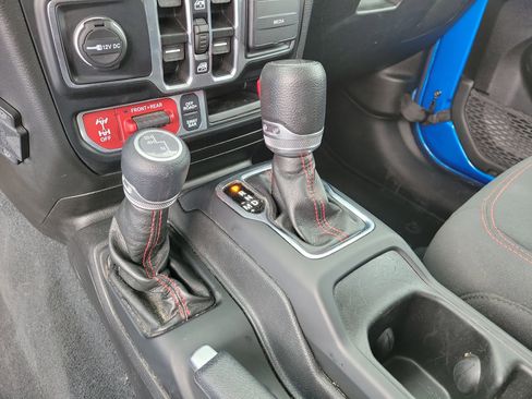 Used 2022 Jeep Gladiator Rubicon w/ Trailer Tow Package AWD/4WD image 22