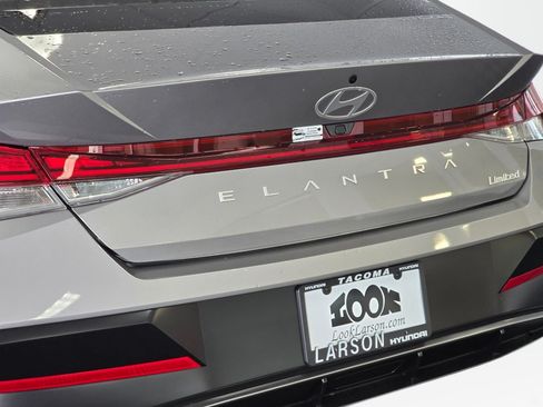New 2026 Hyundai Elantra Limited FWD image 15
