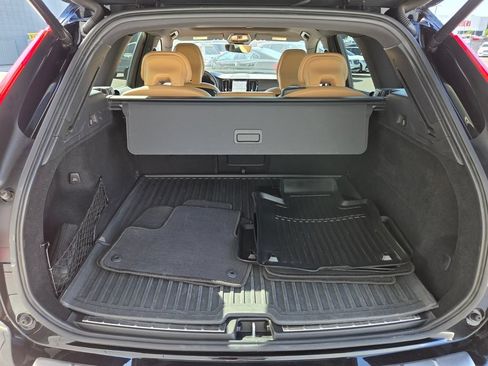 Used 2023 Volvo XC60 T8 Ultimate w/ Climate Package AWD/4WD image 19